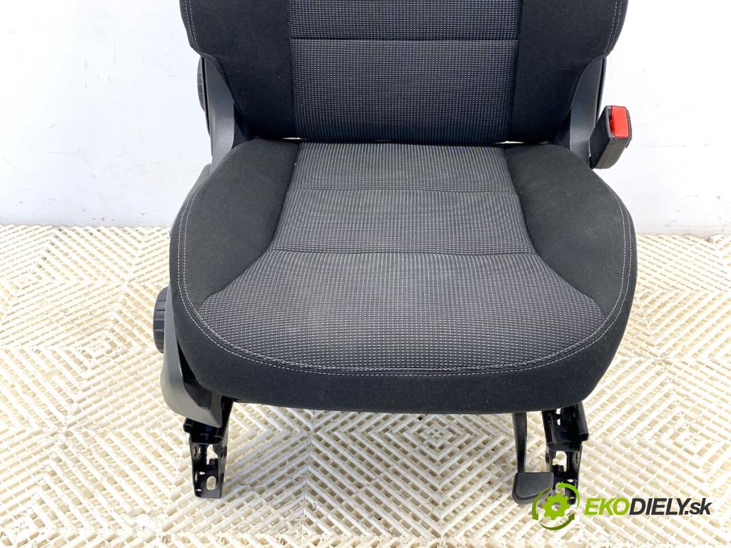 MERCEDES-BENZ W246 liftback 2012 100 kW B 200 CDI (246.201) 1796 Sedadlo pravy predný