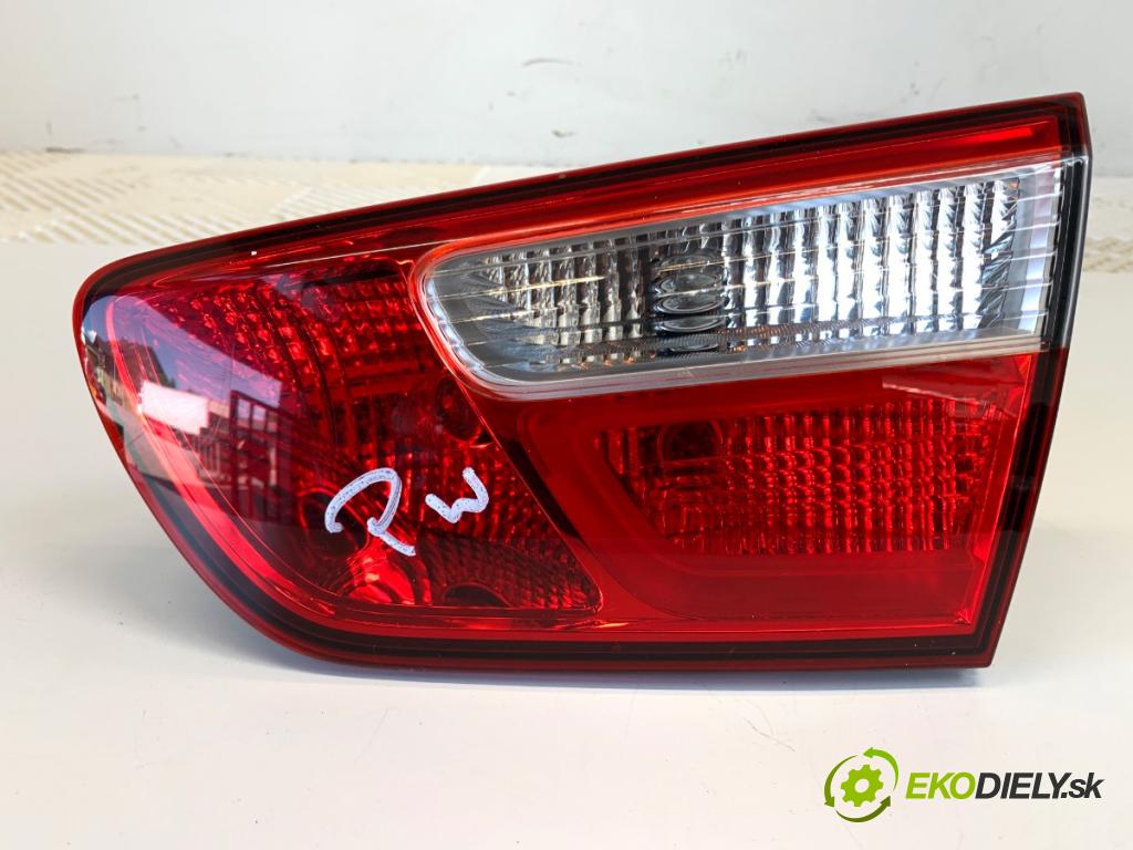 KIA RIO III sedan 2012 63 kW 1.25 CVVT 1248 Svetlo zad pravá vnútorná 92404-1W0 (Kľučka dverí ostatné)