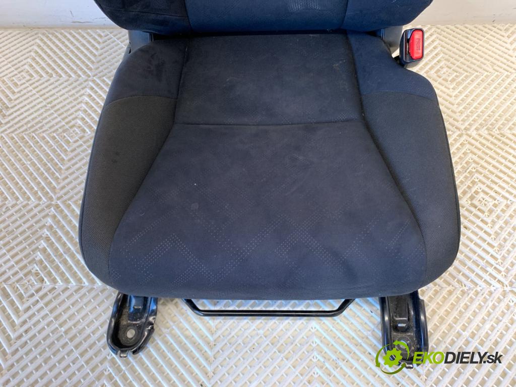 HONDA CIVIC IX liftback 2012 73 kW 1.4 i-VTEC (FK1) 1339 Sedadlo pravy predný