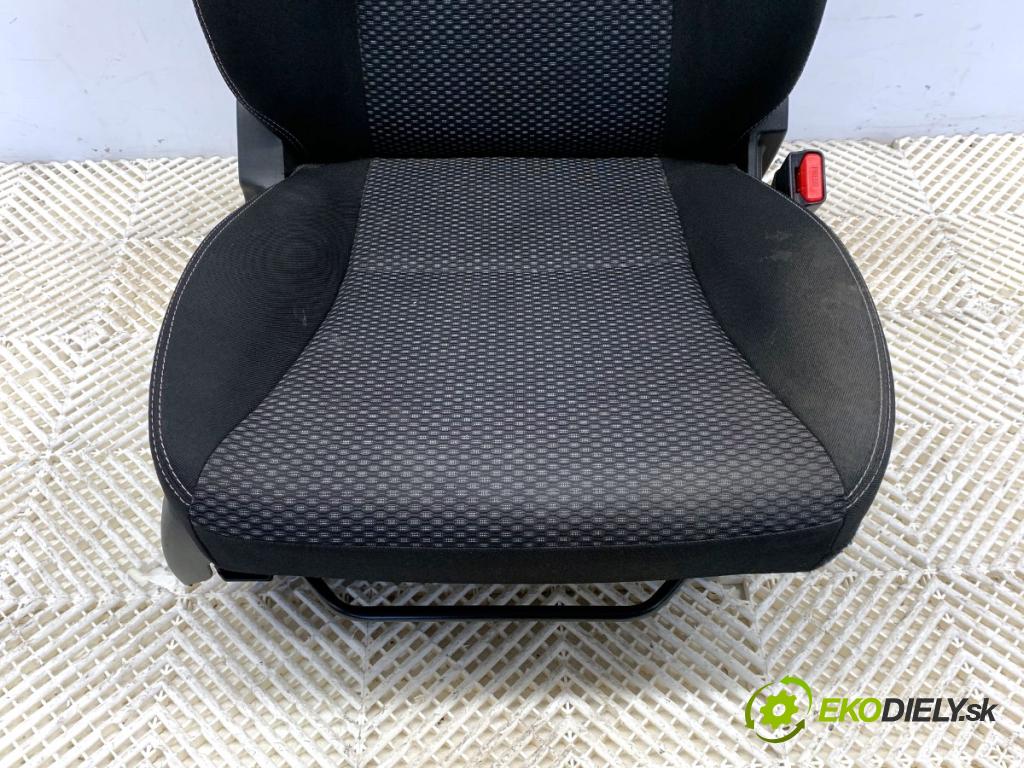 SUZUKI VITARA SUV 2016 88 kW 1.6 (APK 416) 1586 Sedadlo pravy predný