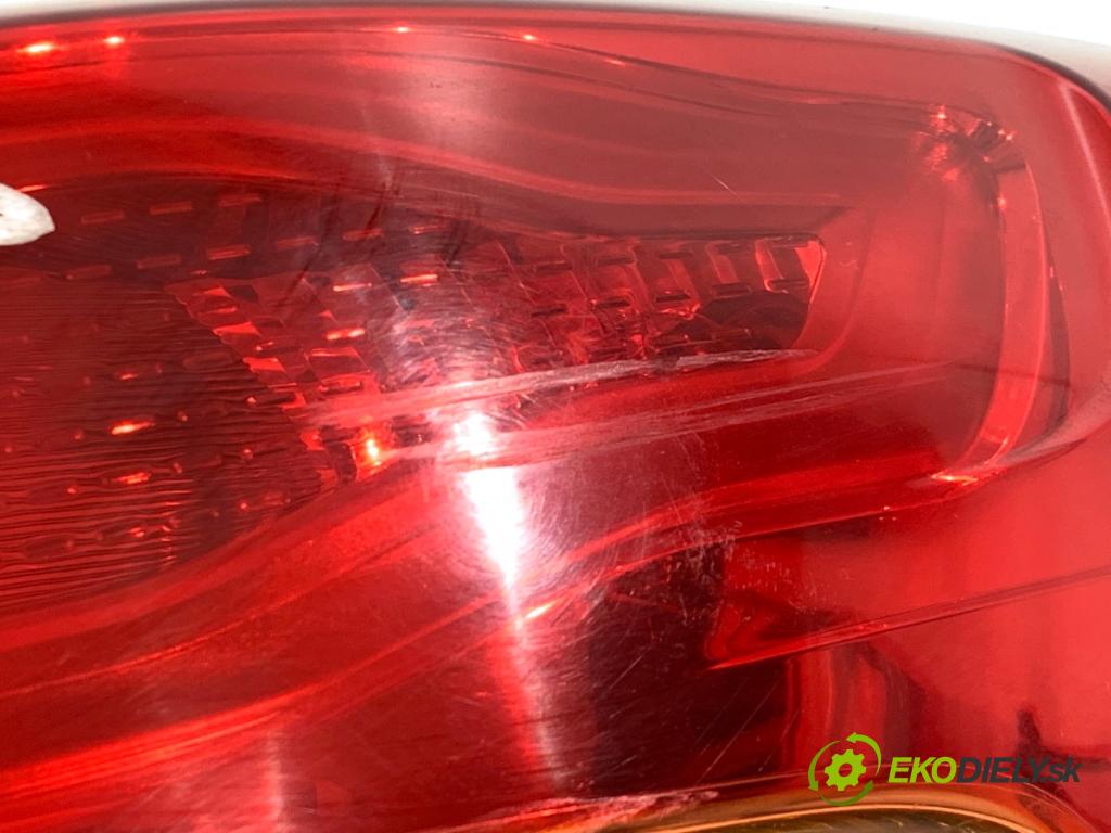 KIA CEED Kombi 2013 81 kW 1.6 CRDi 110 1582 Svetlo pravy zad 92402-A23