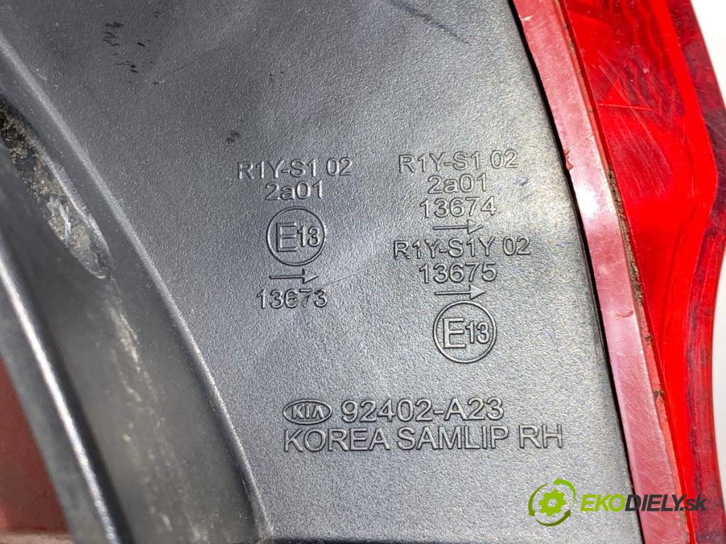 KIA CEED Kombi 2013 81 kW 1.6 CRDi 110 1582 Svetlo pravy zad 92402-A23