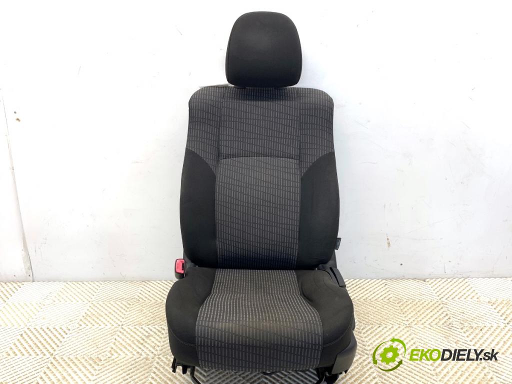 TOYOTA AVENSIS T27 Kombi 2011 108 kW 1.8 (ZRT271_) 1798 Sedadlo ľavy predný 