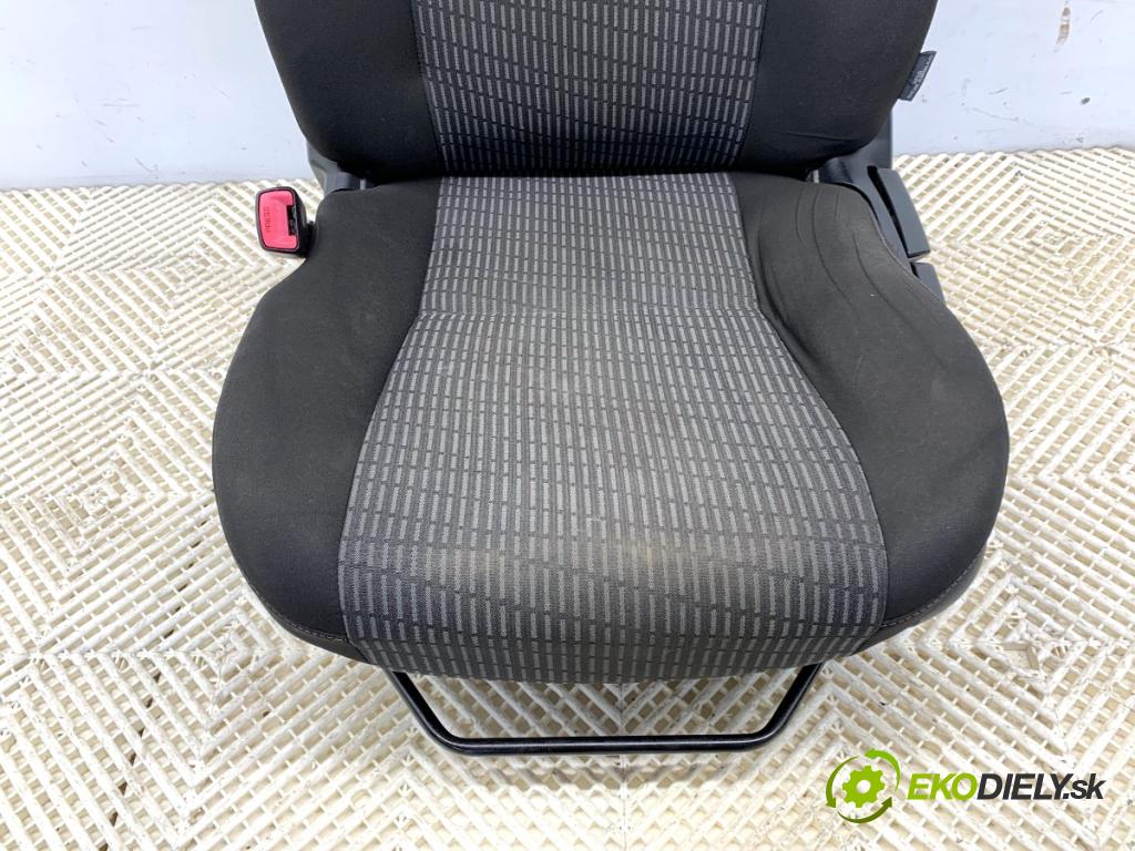 TOYOTA AVENSIS T27 Kombi 2011 108 kW 1.8 (ZRT271_) 1798 Sedadlo ľavy predný