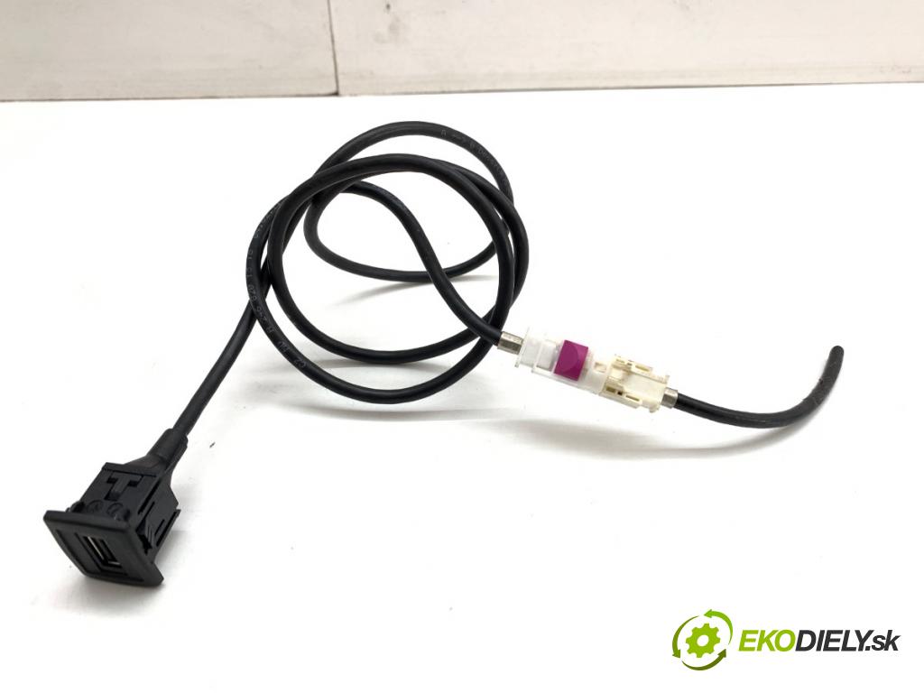 MERCEDES-BENZ W246 liftback 2012 100 kW B 200 CDI (246.201) 1796 HNÍZDO: USB 