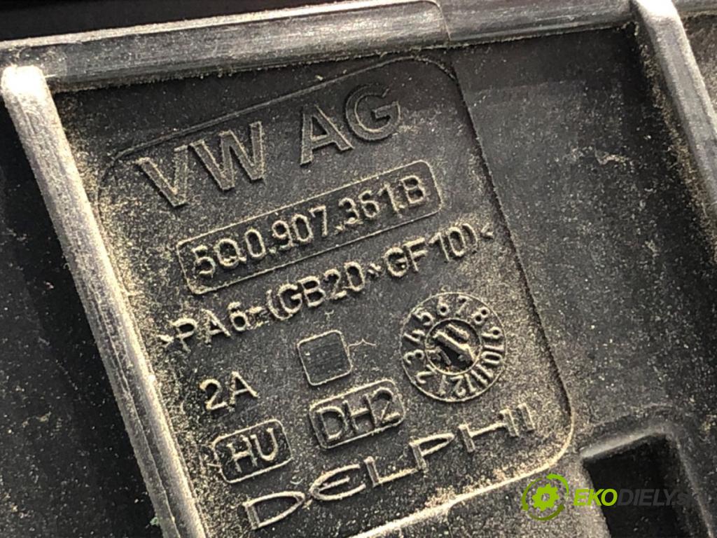 VW PASSAT B8 Kombi 2014 110 kW 2.0 TDI 1968 skříňka poistková 5Q0907361B (Pojistková skříňka)