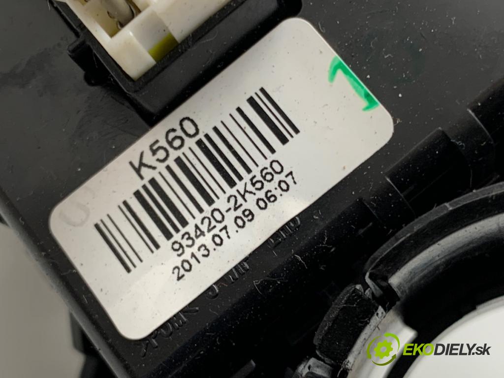 KIA CEED Kombi 2013 81 kW 1.6 CRDi 110 1582 přepínač kombinovaný 93420-2K560 (Páčky pod volantem)