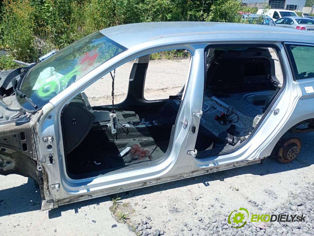 VW PASSAT B8 Kombi 2014 110 kW 2.0 TDI 1968 karoséria ČTVRŤÁK: Blatník prah strecha PODŁUŻNICA