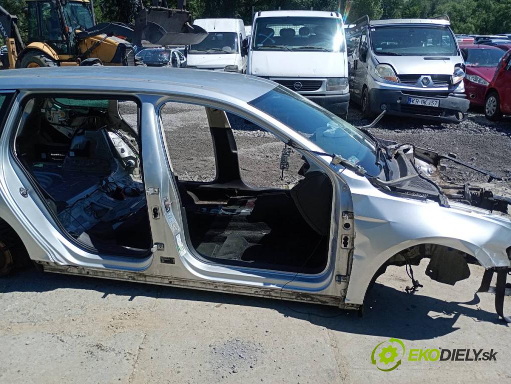 VW PASSAT B8 Kombi 2014 110 kW 2.0 TDI 1968 karoséria ČTVRŤÁK: Blatník prah strecha PODŁUŻNICA