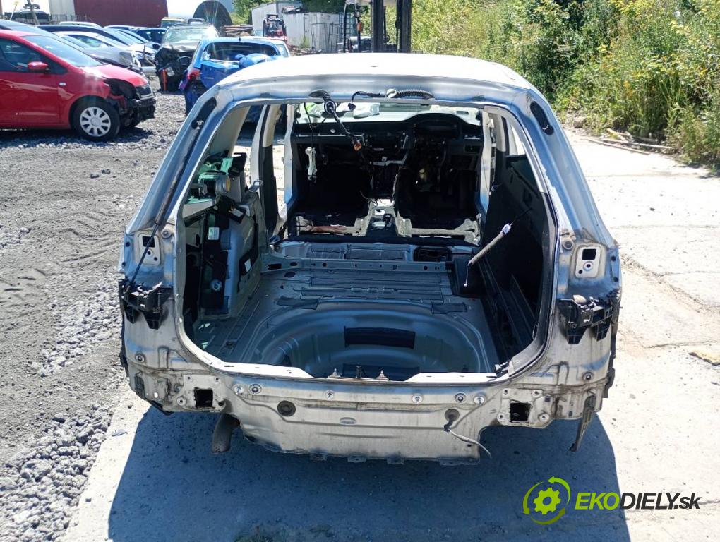 VW PASSAT B8 Kombi 2014 110 kW 2.0 TDI 1968 karoséria ČTVRŤÁK: Blatník prah strecha PODŁUŻNICA