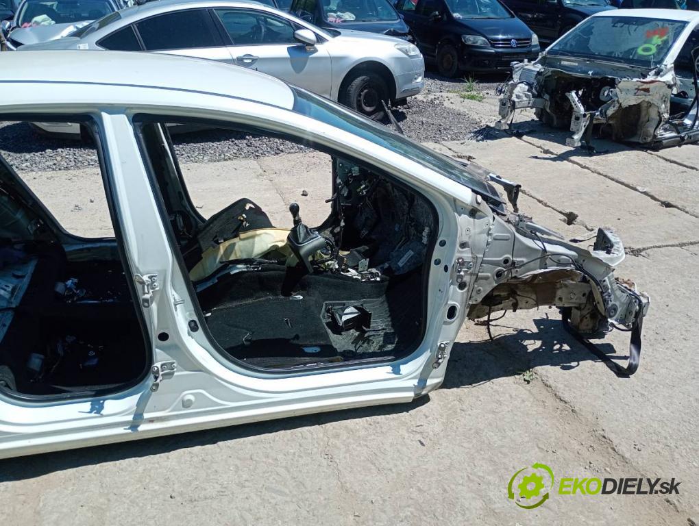 HONDA CIVIC IX liftback 2012 73 kW 1.4 i-VTEC (FK1) 1339 karoséria ČTVRŤÁK: Blatník prah strecha PODŁUŻNICA