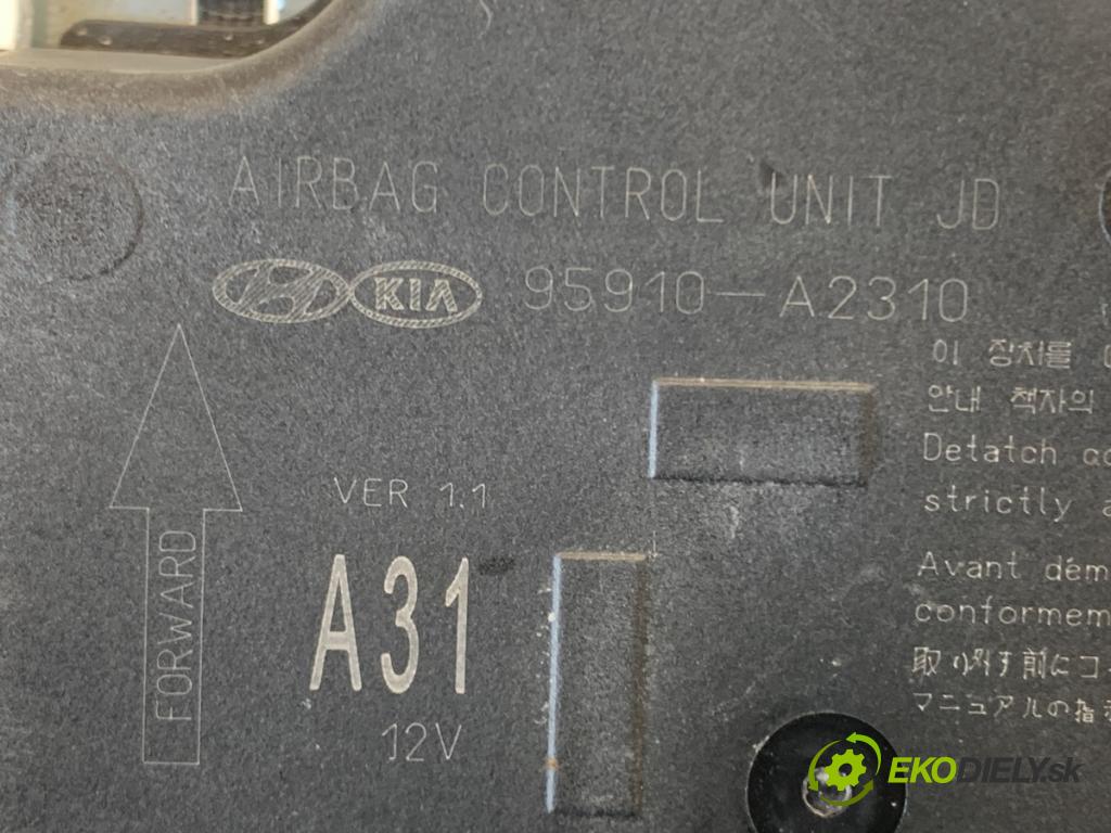 KIA CEED Kombi 2013 81 kW 1.6 CRDi 110 1582 senzor airbag 95910-A2310 (Snímač)