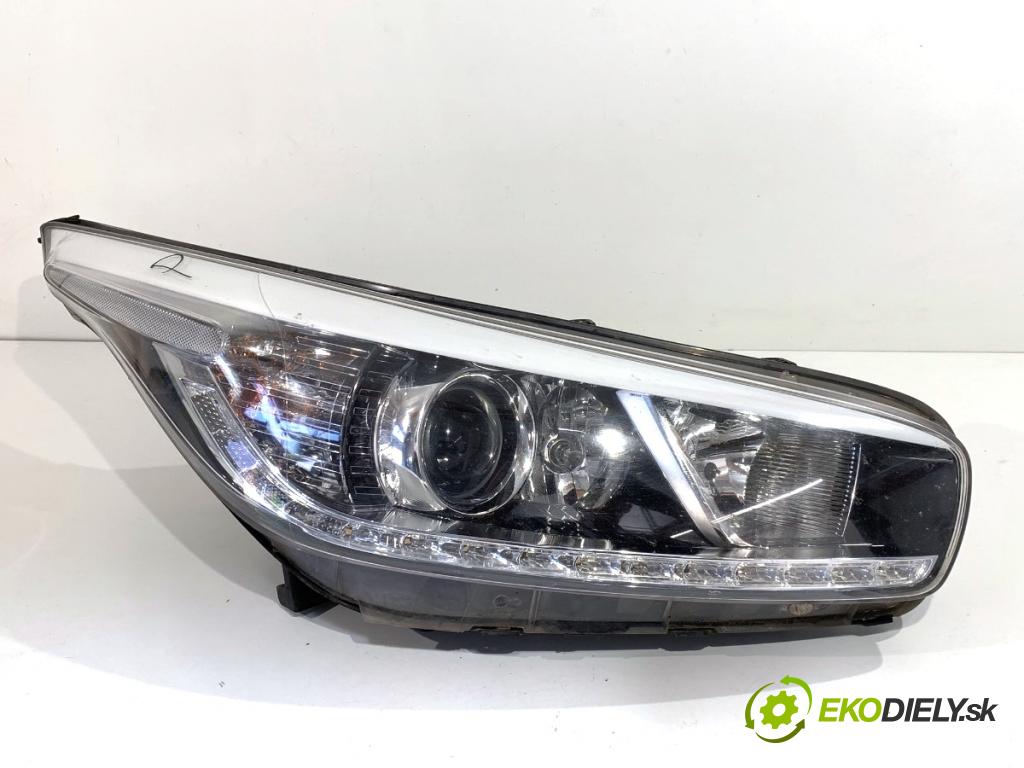 KIA CEED Kombi 2013 81 kW 1.6 CRDi 110 1582 světlomet pravý přední část 92102-A2220