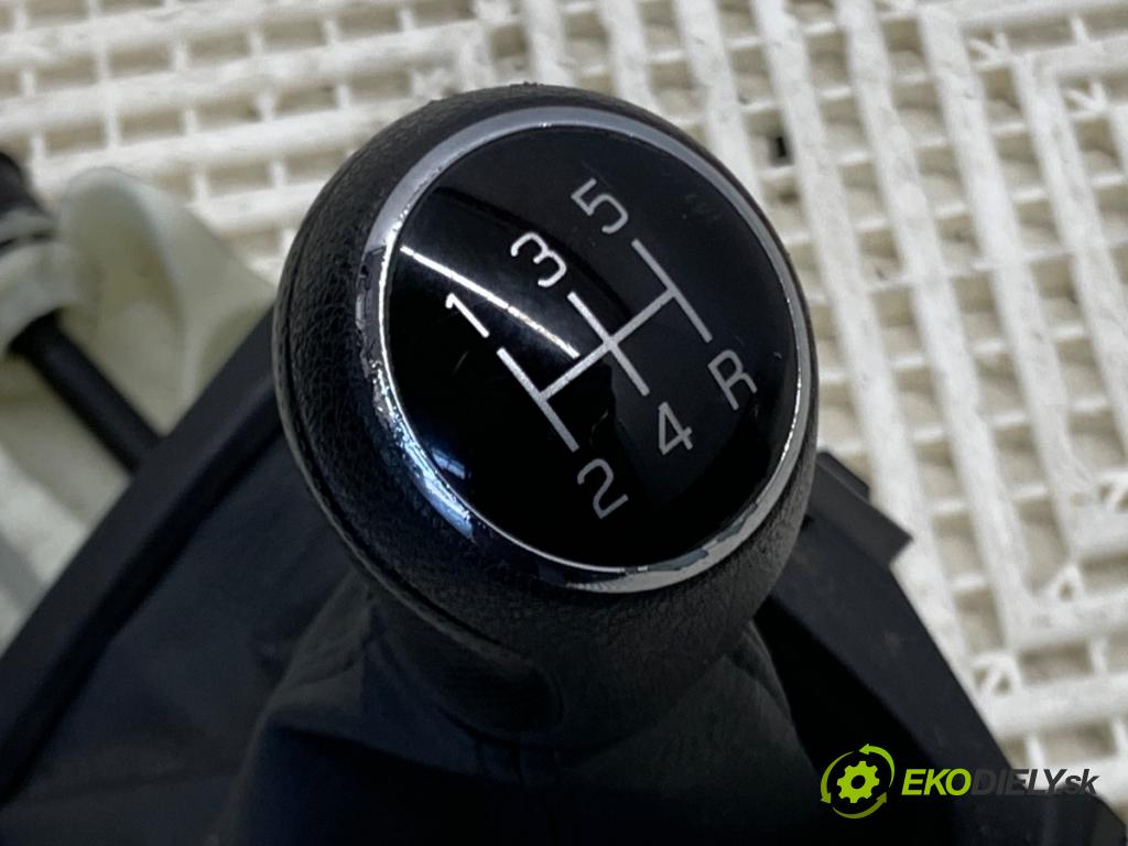 SUZUKI VITARA SUV 2016 88 kW 1.6 (APK 416) 1586 Kulisa (Rýchlostná páka (kulisa))
