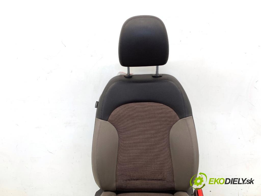 HYUNDAI ix35 SUV 2012 99 kW 1.6 1591 sedadlo pravý přední část