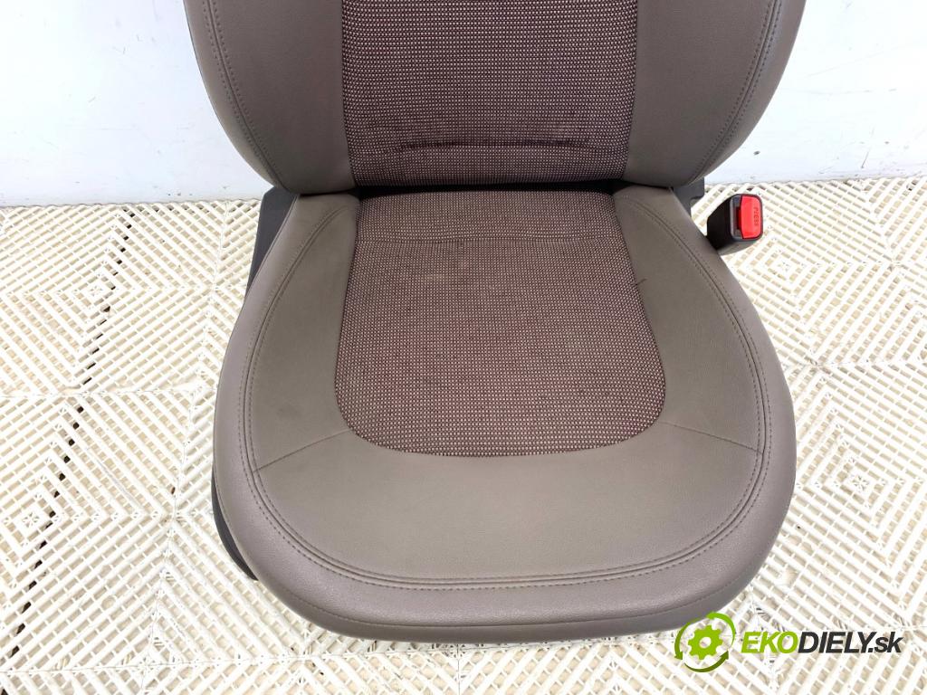 HYUNDAI ix35 SUV 2012 99 kW 1.6 1591 sedadlo pravý přední část