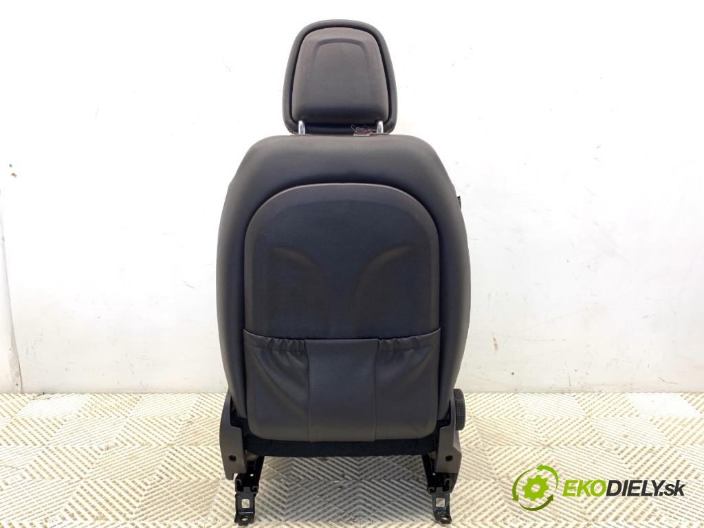 HYUNDAI ix35 SUV 2012 99 kW 1.6 1591 sedadlo pravý přední část