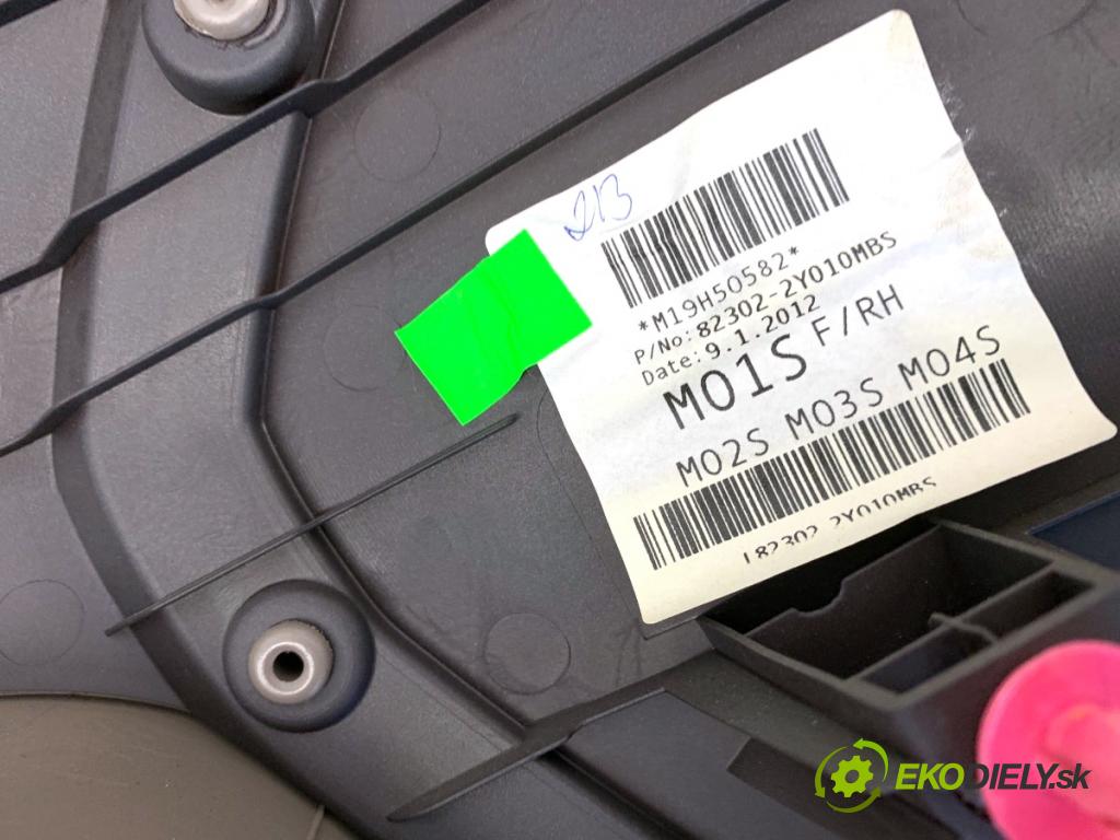 HYUNDAI ix35 SUV 2012 99 kW 1.6 1591 čalúnenie Dvere pravy predný