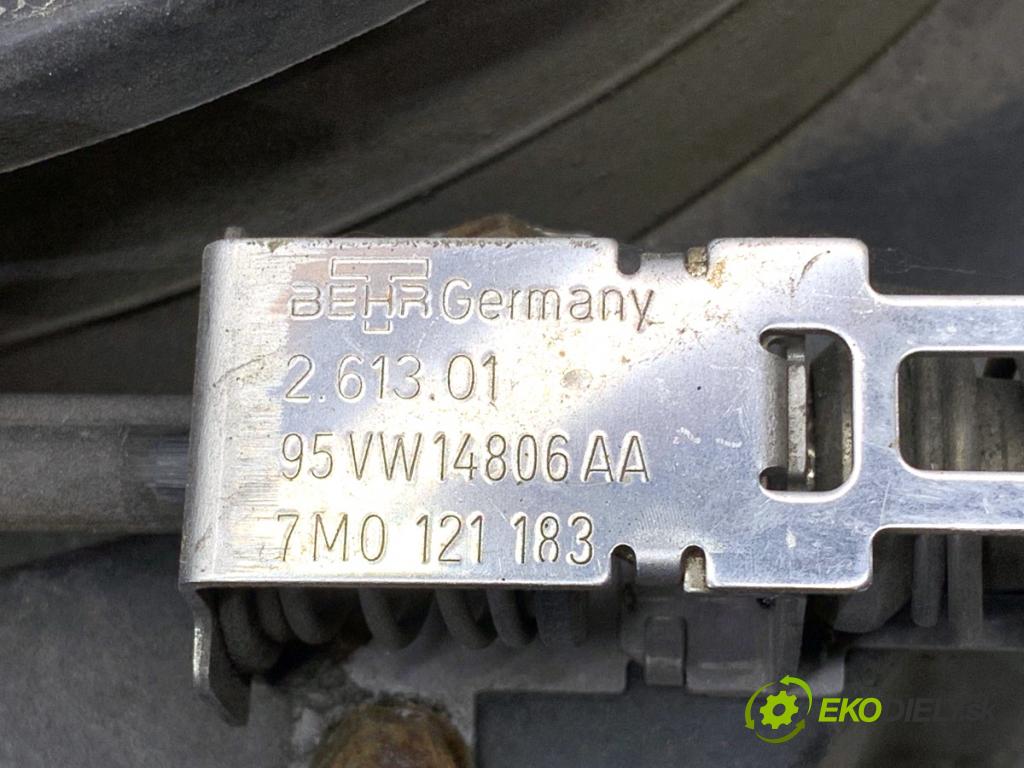 VW TRANSPORTER T4 Autobus 2000 50 kW 1.9 TD 1896 Chladič vody 7D0121207 7M0121183 (Chladič vody)