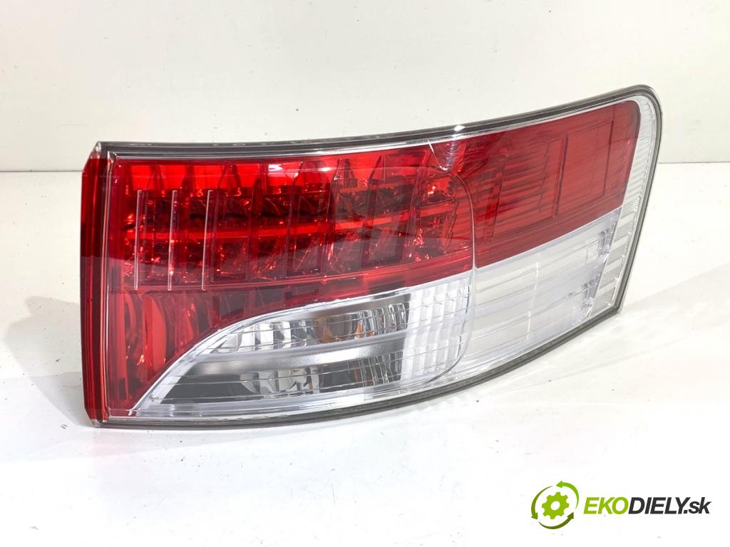 TOYOTA AVENSIS T27 Kombi 2011 108 kW 1.8 (ZRT271_) 1798 světlo pravý zadní část 