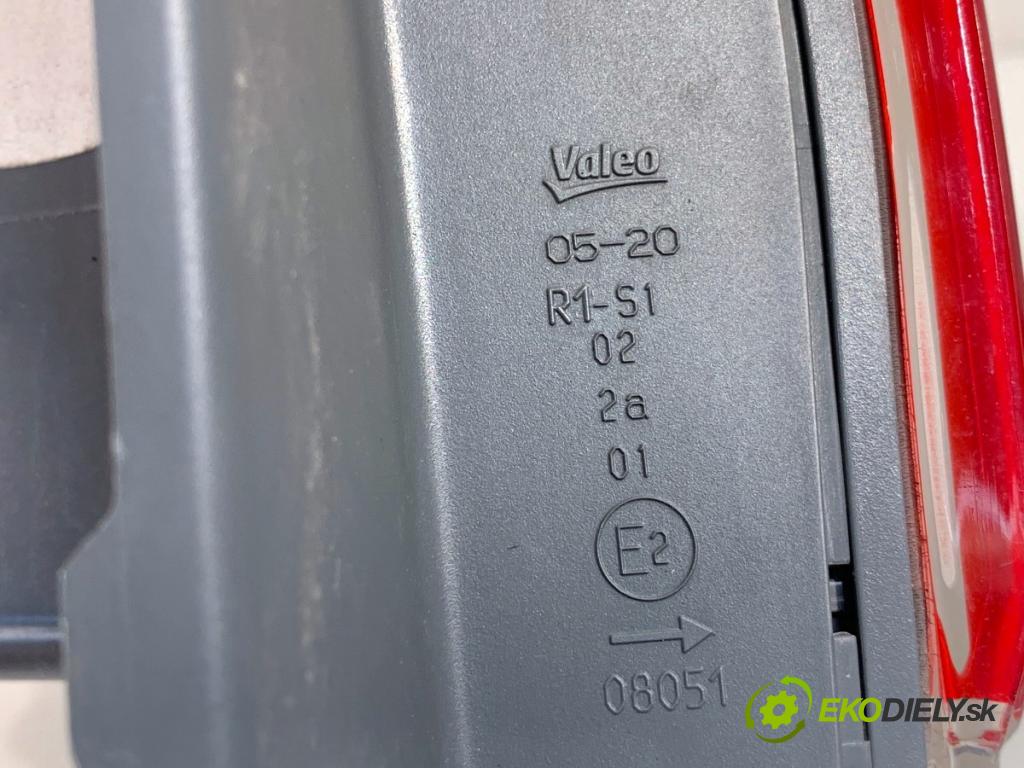 TOYOTA AVENSIS T27 Kombi 2011 108 kW 1.8 (ZRT271_) 1798 Svetlo pravy zad