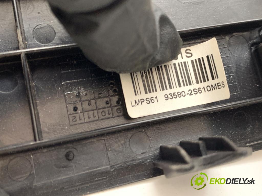 HYUNDAI ix35 SUV 2012 99 kW 1.6 1591 Prepínač ohrievania, vyhrievania sedačky 93580-2S610 (Prepínacie páčky pod volantom)