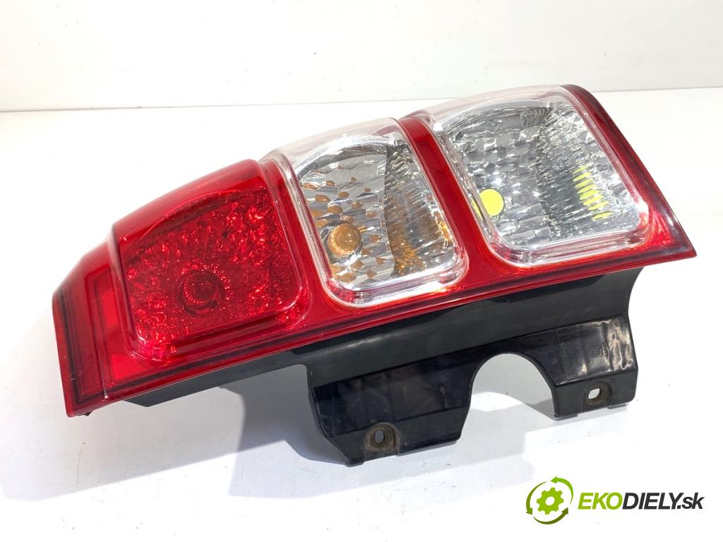SUZUKI GRAND VITARA II samochód terenowy zamknięty 2006 103 kW 2.0 Napęd na wszystkie koła (TD54, JB420) 1995 Svetlo pravy zad 08-218-1944R-B