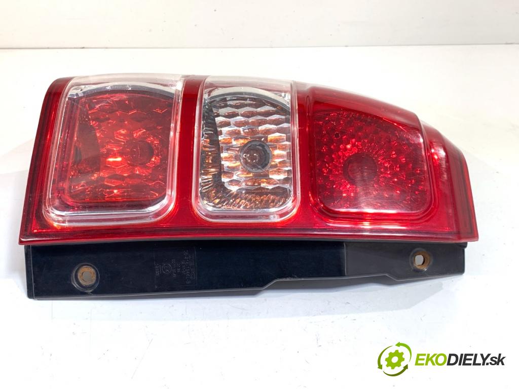 SUZUKI GRAND VITARA II samochód terenowy zamknięty 2006 103 kW 2.0 Napęd na wszystkie koła (TD54, JB420) 1995 Svetlo ľavy zad 08-218-1944L-B