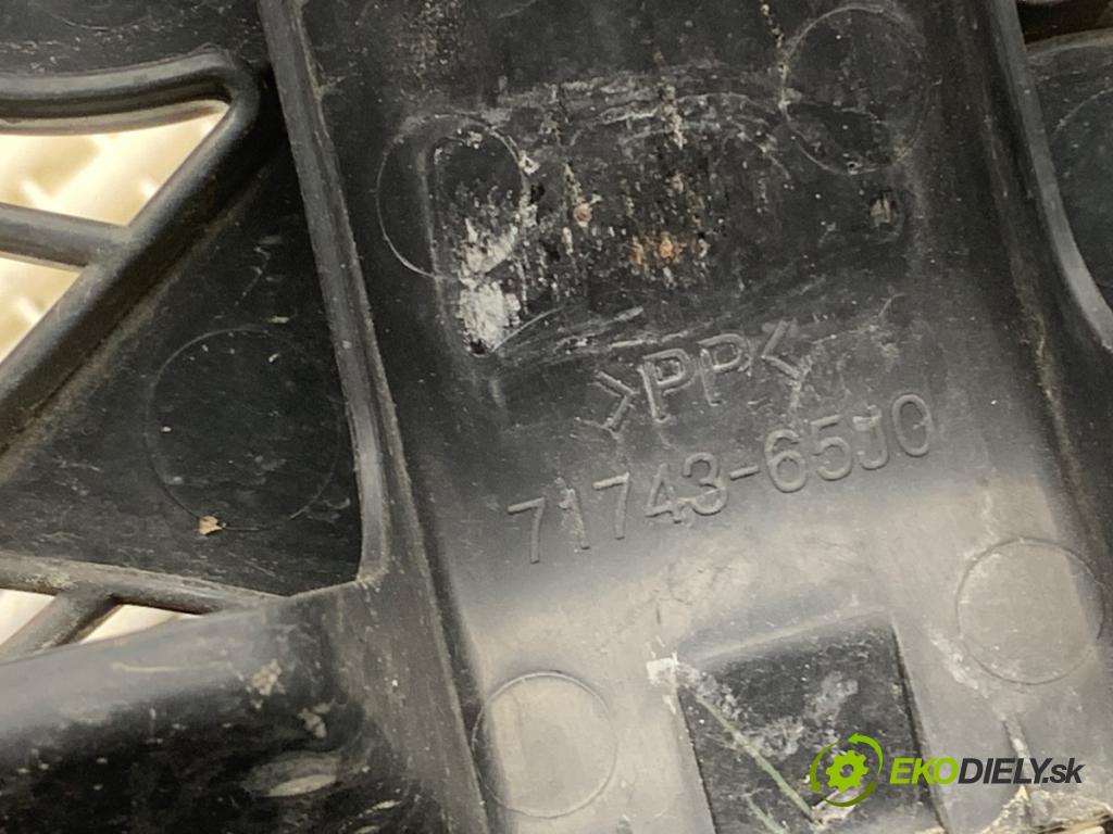 SUZUKI GRAND VITARA II samochód terenowy zamknięty 2006 103 kW 2.0 Napęd na wszystkie koła (TD54, JB420) 1995 Mriežka maska 71743-65J0 (Mriežka predná (maska chladiča))