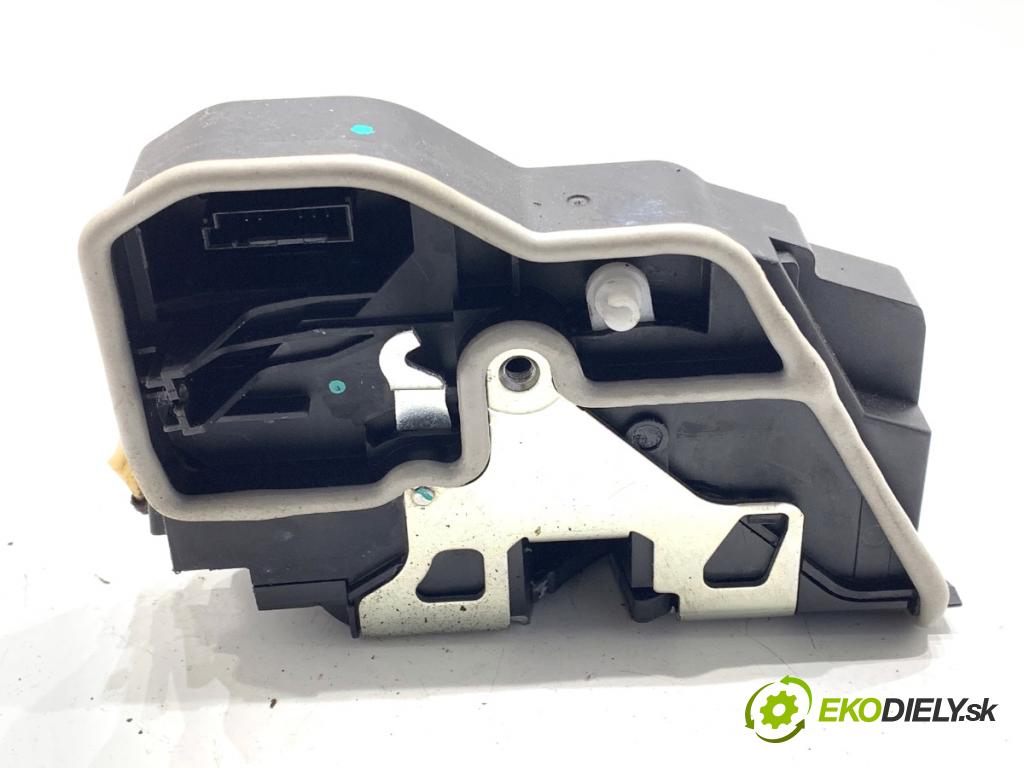 BMW F30 sedan 2012 120 kW 320 d 1995 zámok Dvere pravy predný