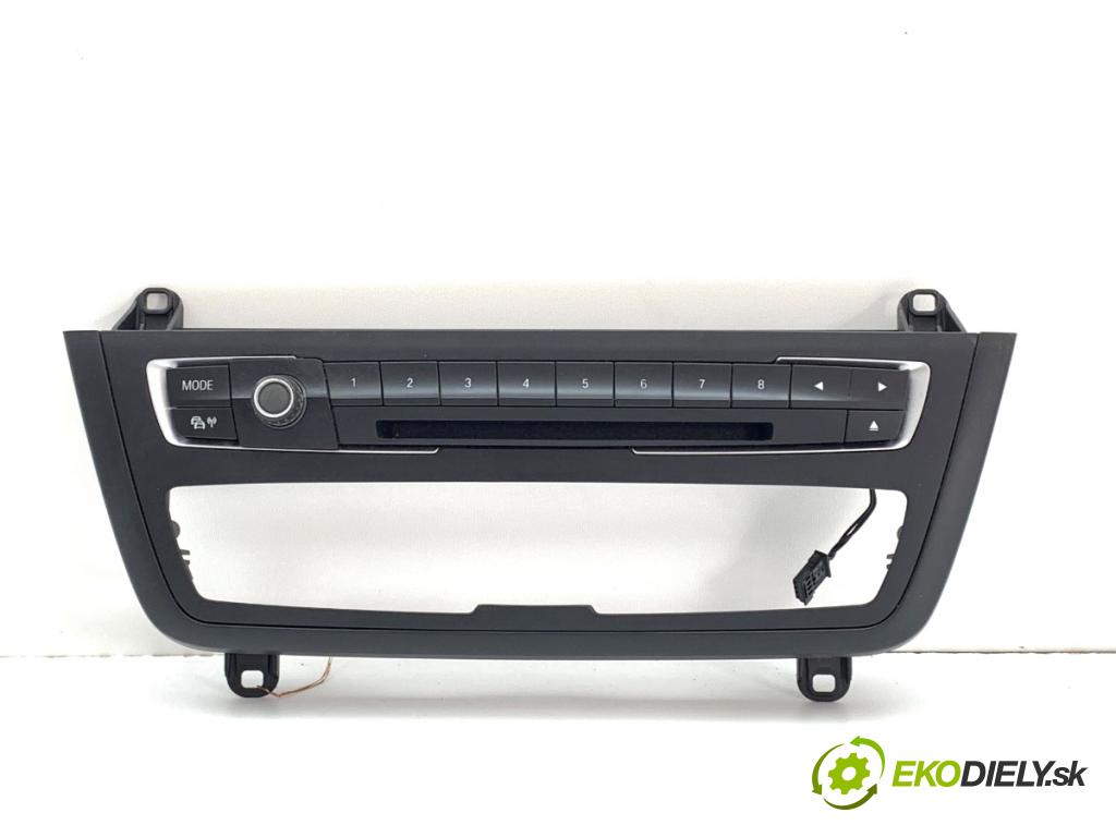 BMW F30 sedan 2012 120 kW 320 d 1995 Panel ovládania radia 9226784 (Prepínacie páčky pod volantom)
