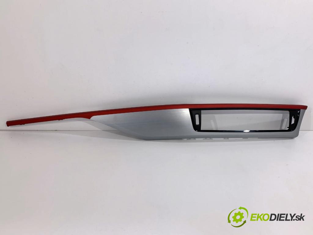 BMW F30 sedan 2012 120 kW 320 d 1995 lišty kryt  (Lišta)