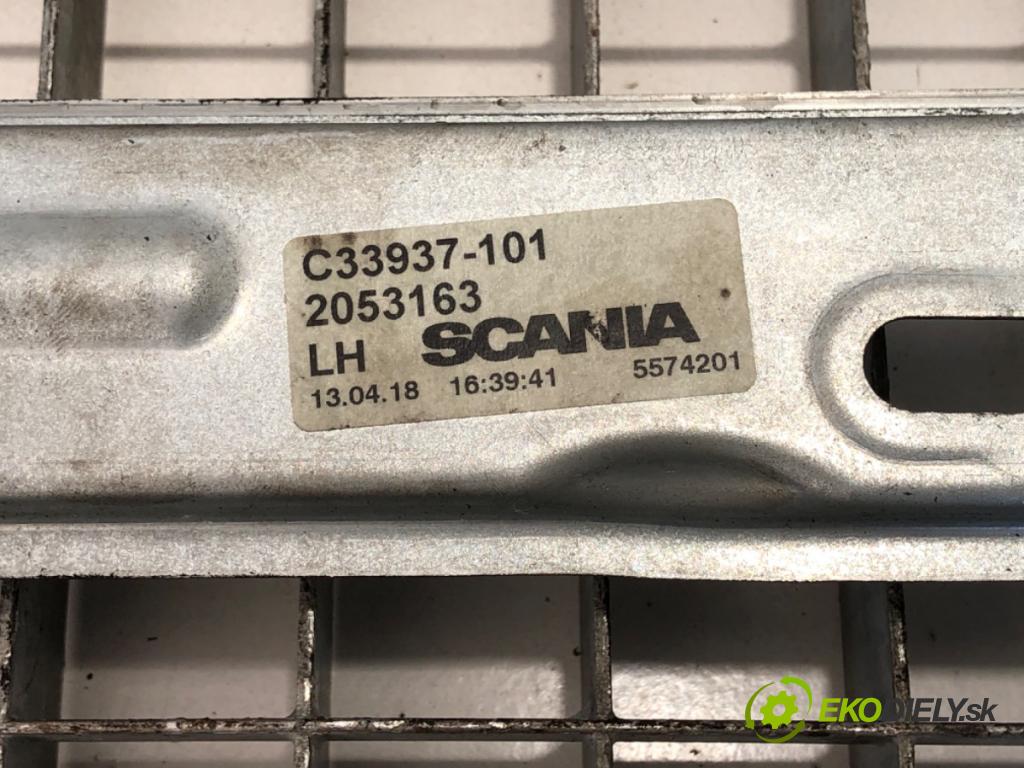 SCANIA L,P,G,R,S - series Ciągnik siodłowy 2018 331 kW S450 331 kW [450 KM] olej napędowy 2016 - 2022 12742 mechanismus okna levý přední část 2053163