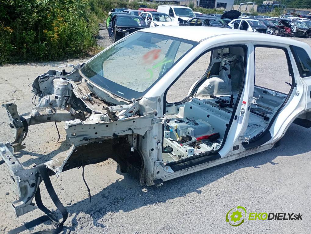 SUZUKI VITARA SUV 2016 88 kW 1.6 (APK 416) 1586 karoséria ČTVRŤÁK: Blatník prah strecha PODŁUŻNICA