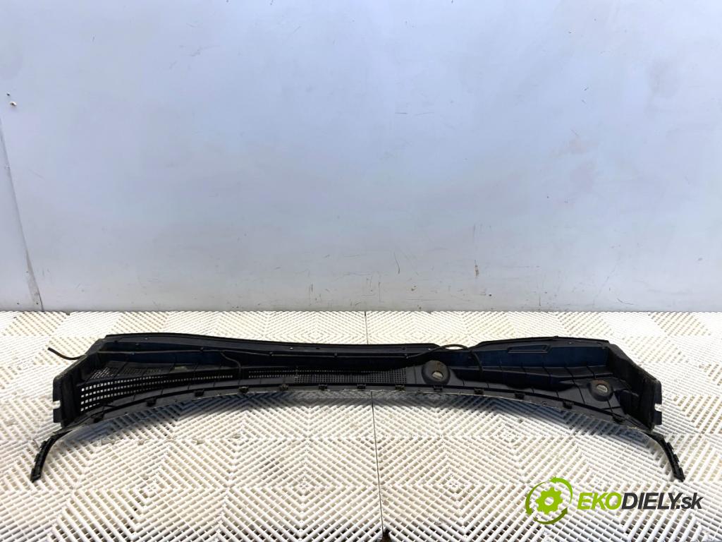 HYUNDAI ix35 SUV 2011 120 kW 2.0 1998 Torpédo, plast pod čelné okno 86151-2Y000 (Torpédo (plast pod čelným sklom))