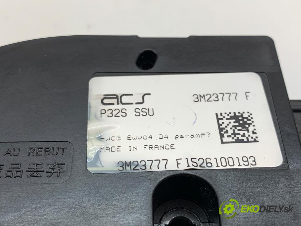 NISSAN QASHQAI J11 SUV 2015 120 kW 1.6 DIG-T 1618 Motor strešného okna 3M23777