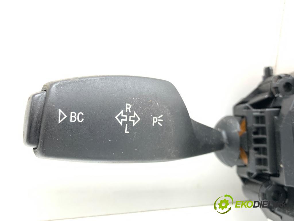 BMW F30 sedan 2012 120 kW 320 d 1995 přepínač kombinovaný 9253747 (Páčky pod volantem)