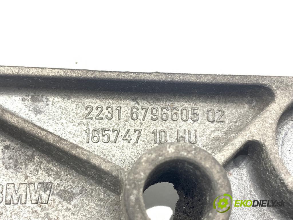BMW F30 sedan 2012 120 kW 320 d 1995 Držiak prevodovky 6796605