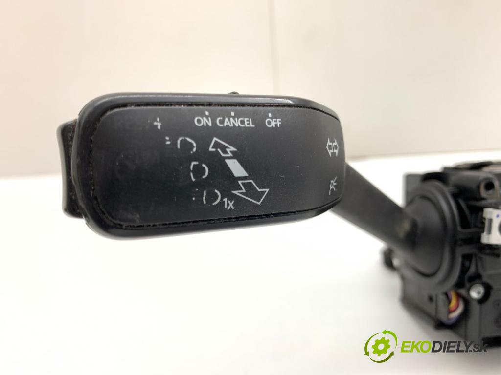 SKODA FABIA III Kombi 2019 55 kW 1.0 999 přepínač kombinovaný 2Q0953521AE (Páčky pod volantem)