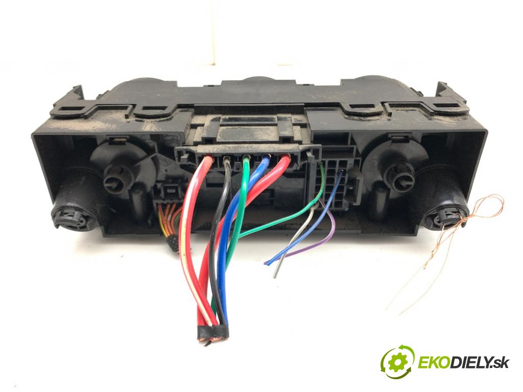 SKODA FABIA III Kombi 2019 55 kW 1.0 999 Panel ovládaní topení  (Páčky pod volantem)