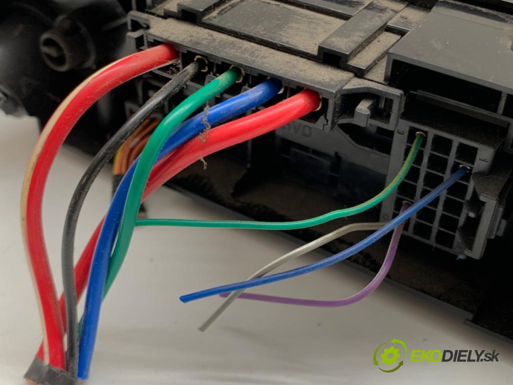 SKODA FABIA III Kombi 2019 55 kW 1.0 999 Panel ovládaní topení  (Páčky pod volantem)