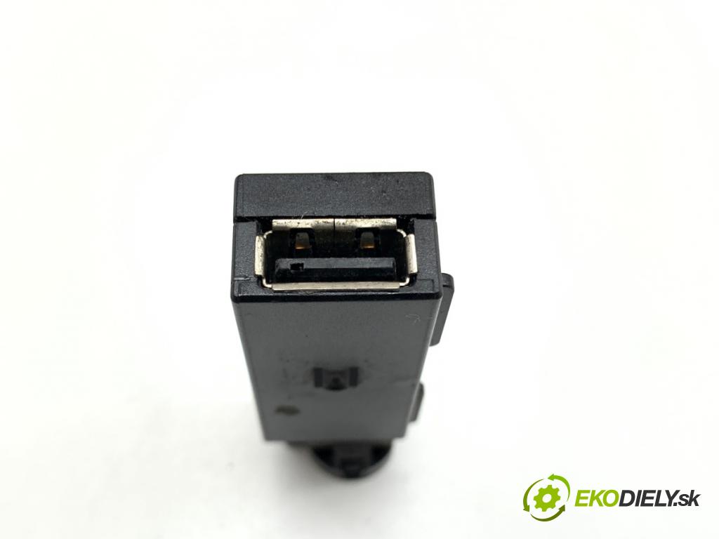 SKODA FABIA III Kombi 2019 55 kW 1.0 999 HNÍZDO: USB 5Q0035726M