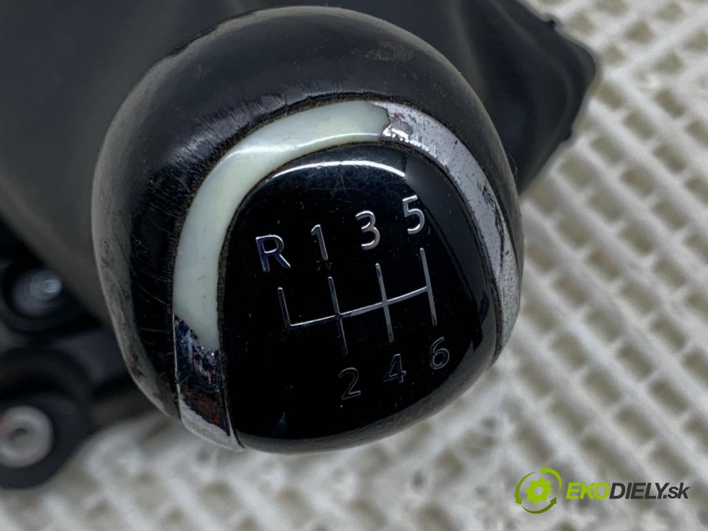 NISSAN QASHQAI J11 SUV 2015 120 kW 1.6 DIG-T 1618 Kulisa 341017283R (Rýchlostná páka (kulisa))