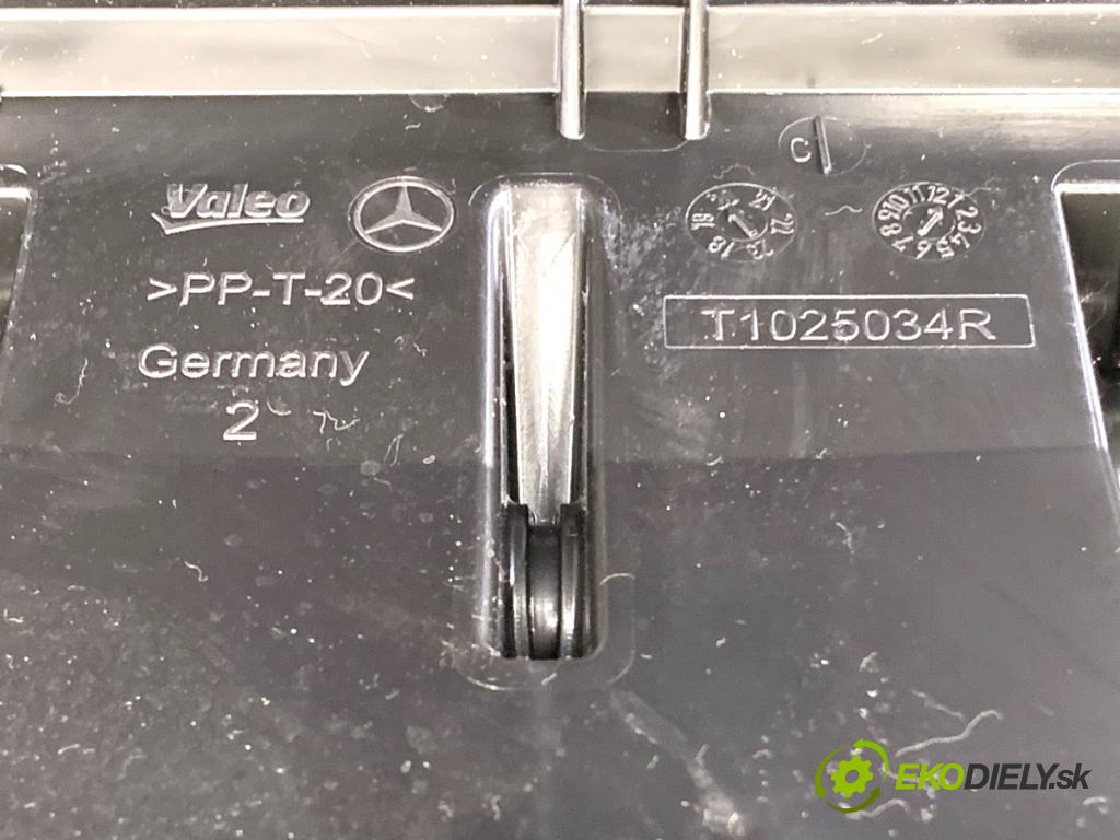 MERCEDES-BENZ GLC SUV 2020 180 kW 300 d 4-matic (253.919) 1950 Výhrevné teleso, radiátor kúrenia KOMBAJN A2058300205