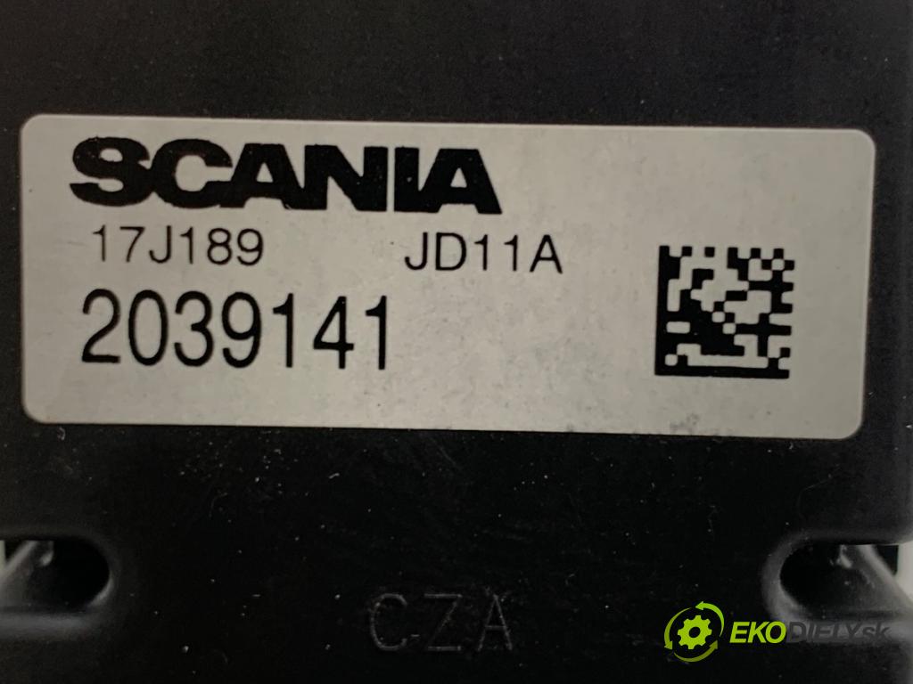 SCANIA L,P,G,R,S - series Ciągnik siodłowy 2018 331 kW S450 331 kW [450 KM] olej napędowy 2016 - 2022 12742 přepínač směrovek 2039141 (Páčky pod volantem)