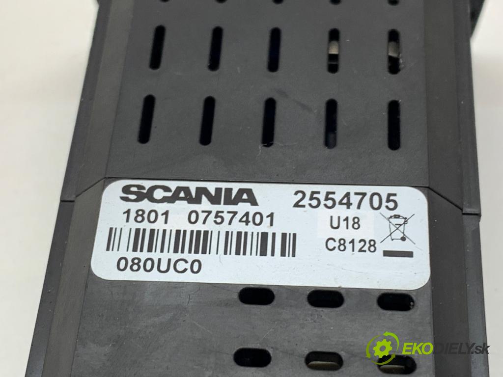 SCANIA L,P,G,R,S - series Ciągnik siodłowy 2018 331 kW S450 331 kW [450 KM] olej napędowy 2016 - 2022 12742 HNÍZDO: USB AUX 2554705