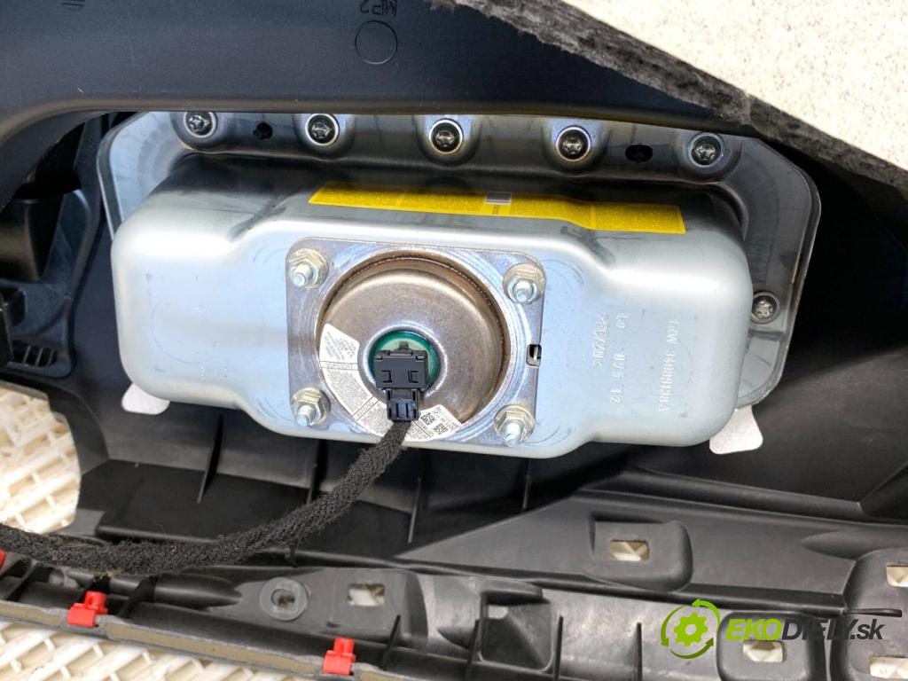 BMW F30 sedan 2012 120 kW 320 d 1995 Palubná doska VANKÚŠ: spolujazdca 9218490