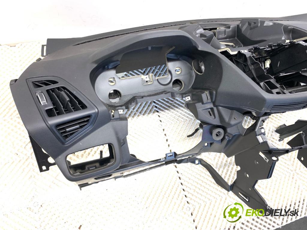 FORD KUGA II SUV 2014 110 kW 1.6 EcoBoost 1596 Palubná doska  (Palubná doska)