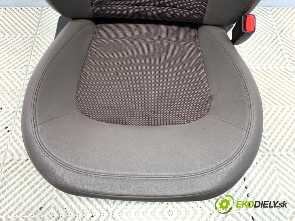HYUNDAI ix35 SUV 2012 99 kW 1.6 1591 sedadlo pravý přední část