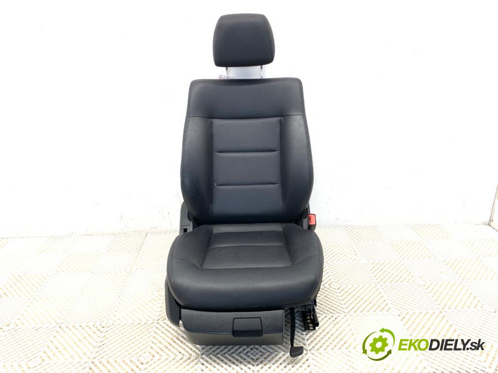 MERCEDES-BENZ W212 sedan 2010 150 kW E 300 CDI (212.020) 2987 Sedadlo pravy predný 